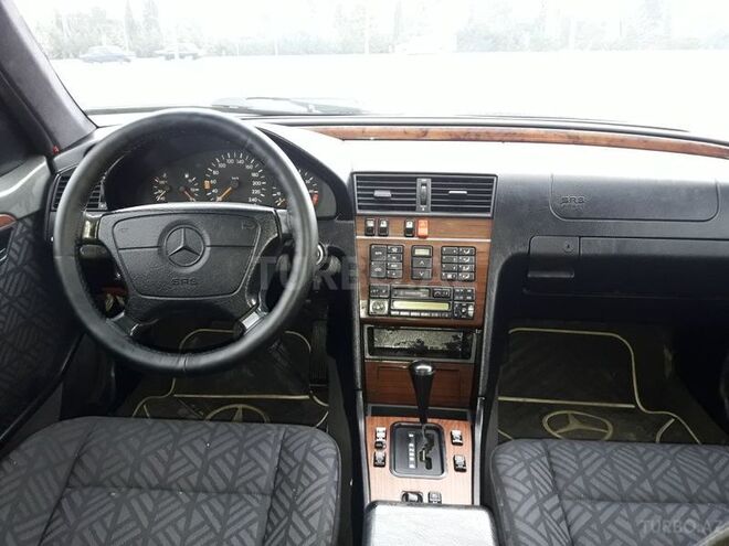 Mercedes C 220 1994, 245,000 km - 2.2 l - Samux