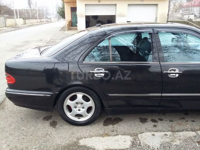 Mercedes E 240 2001, 293,748 km - 2.6 l - İsmayıllı