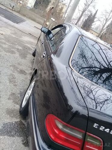Mercedes E 240 2001, 293,748 km - 2.6 l - İsmayıllı
