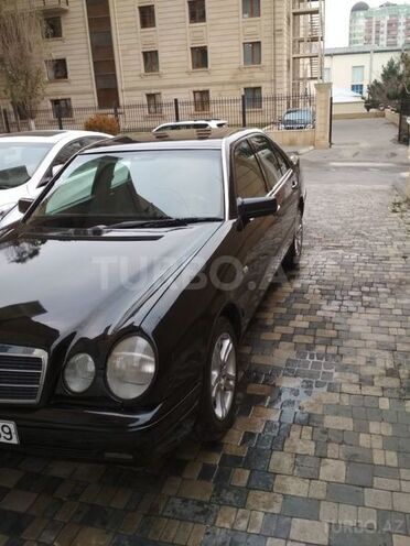 Mercedes E 220 1995, 362,000 km - 2.2 л - Bakı