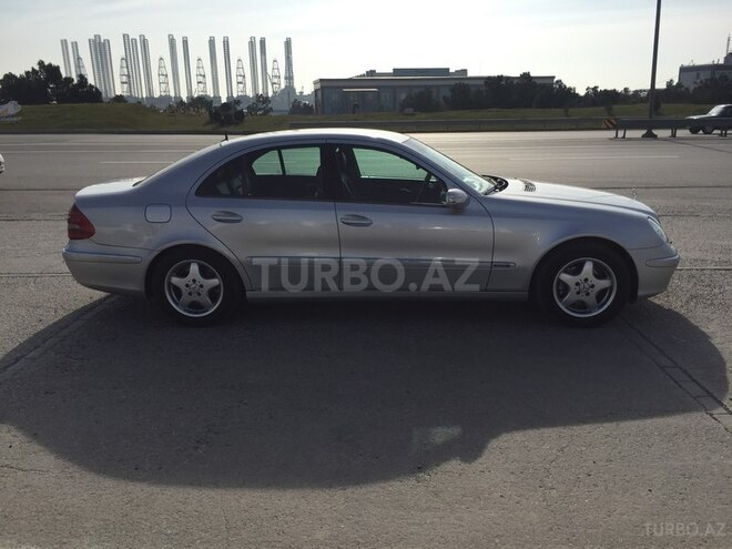 Mercedes E 220 2002, 206,000 km - 2.2 l - Bakı