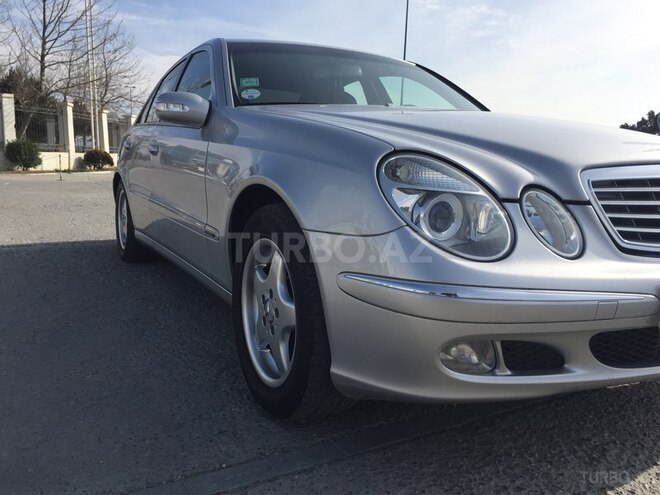 Mercedes E 220 2002, 206,000 km - 2.2 l - Bakı