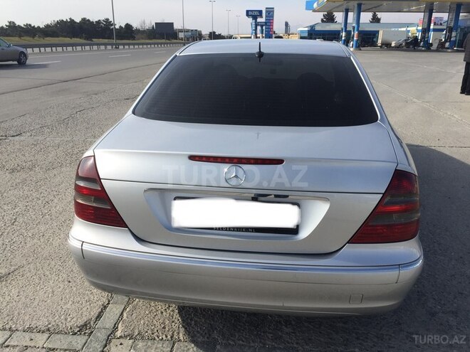 Mercedes E 220 2002, 206,000 km - 2.2 l - Bakı