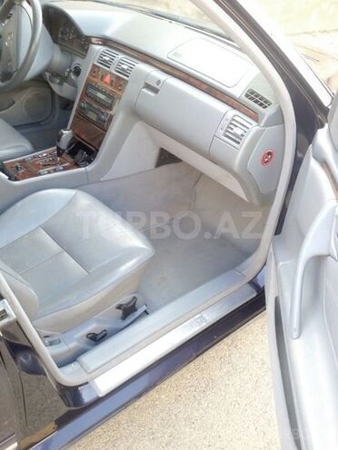 Mercedes E 240 2000, 259,436 km - 2.8 l - Bakı