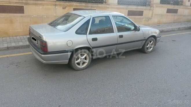 Opel Vectra 1993, 175,000 km - 1.7 л - Bakı