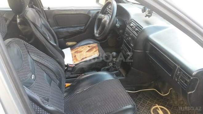 Opel Vectra 1993, 175,000 km - 1.7 л - Bakı