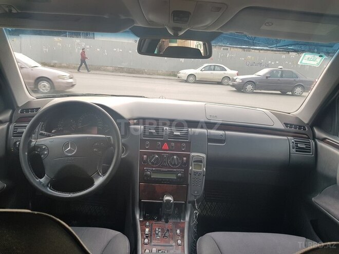 Mercedes E 270 2001, 284,000 km - 2.7 l - Xırdalan