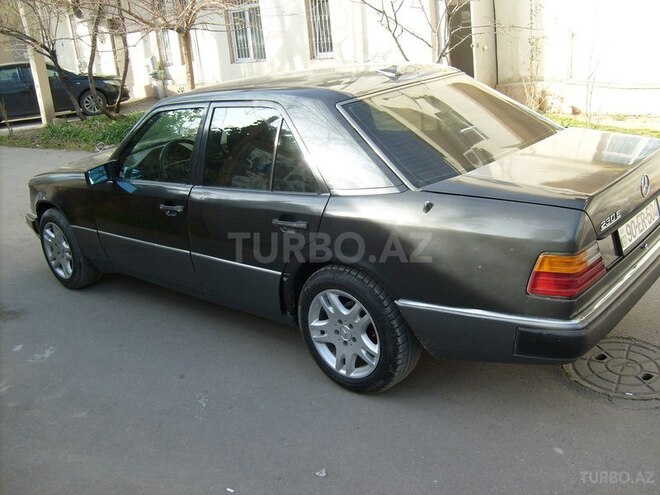 Mercedes E 220 1990, 340,000 km - 2.2 l - Bakı