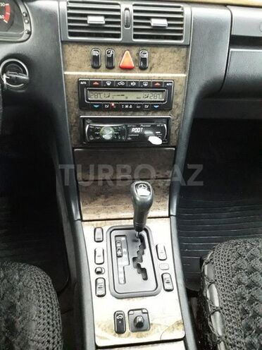 Mercedes E 300 1998, 570,000 km - 3.0 л - Sabirabad