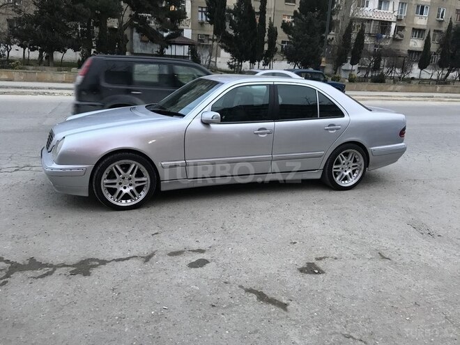 Mercedes E 220 2001, 256,029 km - 2.2 l - Bakı