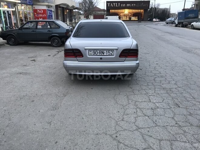 Mercedes E 220 2001, 256,029 km - 2.2 l - Bakı