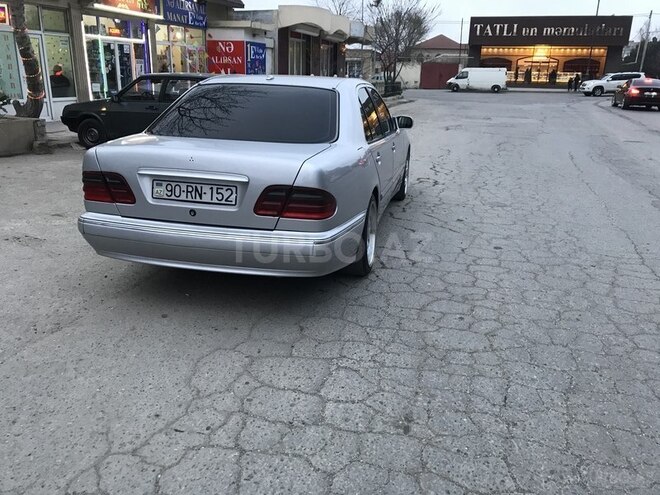 Mercedes E 220 2001, 256,029 km - 2.2 l - Bakı