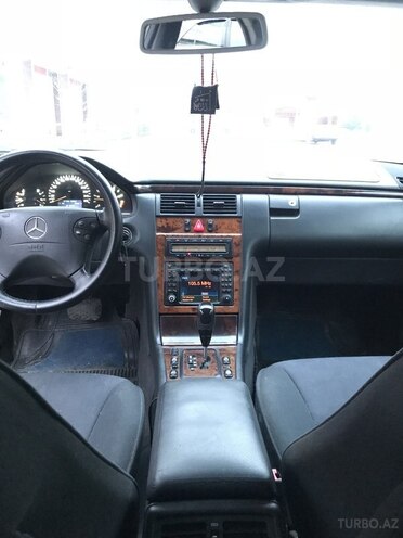Mercedes E 220 2001, 256,029 km - 2.2 l - Bakı