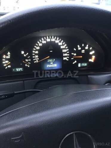 Mercedes E 220 2001, 256,029 km - 2.2 l - Bakı