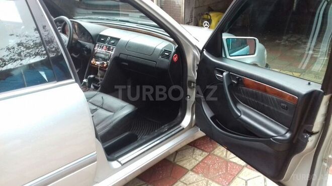 Mercedes C 240 1999, 129,000 km - 2.4 l - Bakı