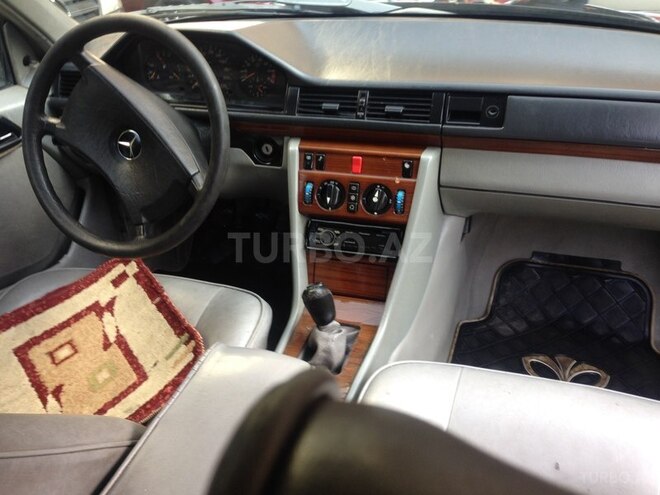 Mercedes E 230 1990, 210,000 km - 2.3 l - Bakı