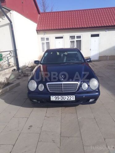 Mercedes E 220 2001, 228,860 km - 2.2 l - Gədəbəy