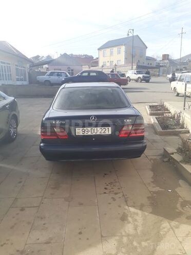 Mercedes E 220 2001, 228,860 km - 2.2 l - Gədəbəy