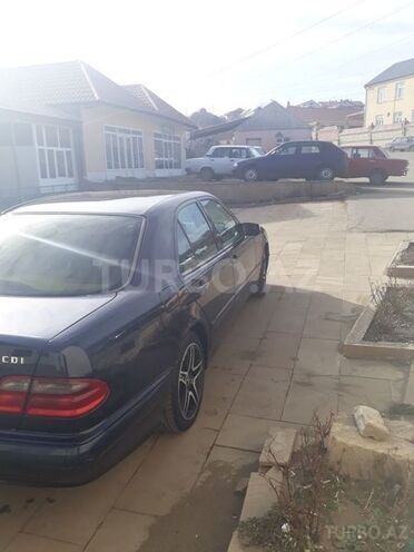 Mercedes E 220 2001, 228,860 km - 2.2 l - Gədəbəy