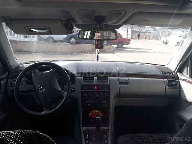 Mercedes E 220 2001, 228,860 km - 2.2 l - Gədəbəy