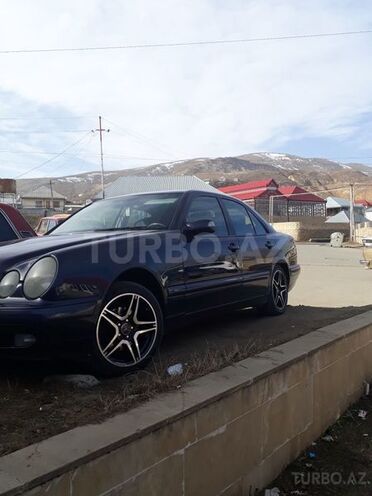 Mercedes E 220 2001, 228,860 km - 2.2 l - Gədəbəy