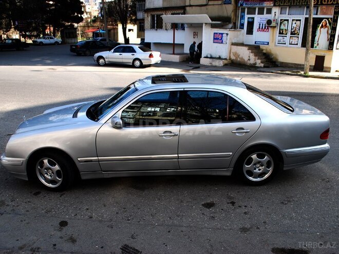 Mercedes E 240 2000, 240,000 km - 2.6 l - Bakı