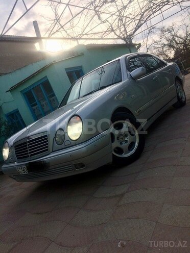 Mercedes E 320 1998, 250,000 km - 3.2 l - Bakı