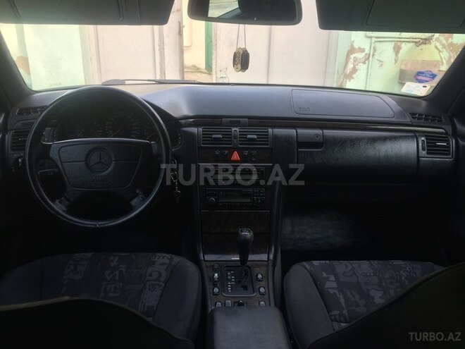 Mercedes E 320 1998, 250,000 km - 3.2 l - Bakı