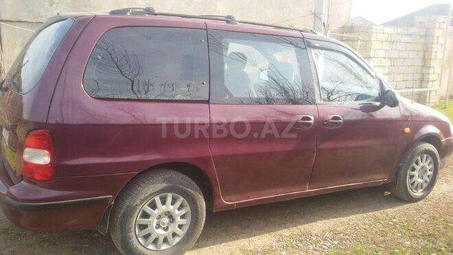 Kia Carnival 1999, 260,000 km - 0.3 л - Sabirabad