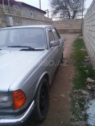 Mercedes  1983, 290,000 km - 2.3 l - Bakı