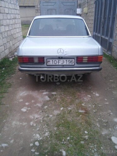 Mercedes  1983, 290,000 km - 2.3 l - Bakı