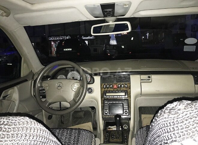 Mercedes E 240 2001, 255,329 km - 2.6 l - Bakı