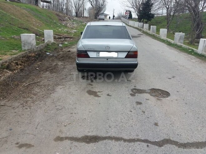 Mercedes E 200 1990, 285,000 km - 2.0 l - Bakı