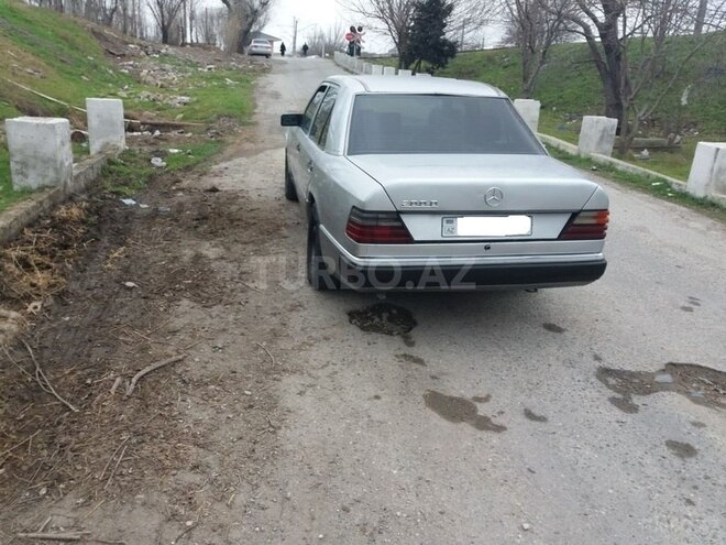 Mercedes E 200 1990, 285,000 km - 2.0 l - Bakı