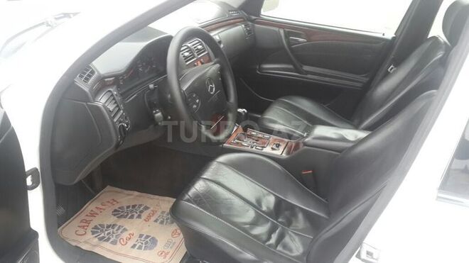 Mercedes E 220 2000, 239,000 km - 2.2 л - Bakı