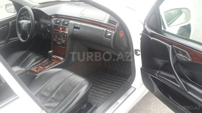 Mercedes E 220 2000, 239,000 km - 2.2 л - Bakı