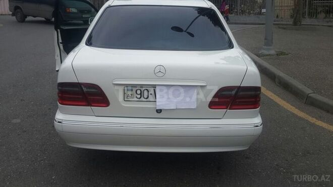 Mercedes E 220 2000, 239,000 km - 2.2 л - Bakı