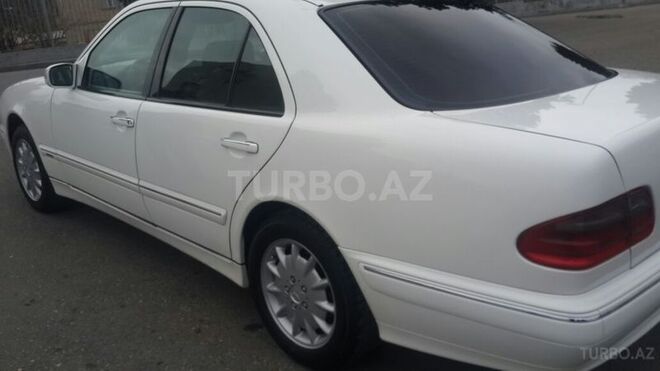 Mercedes E 220 2000, 239,000 km - 2.2 л - Bakı
