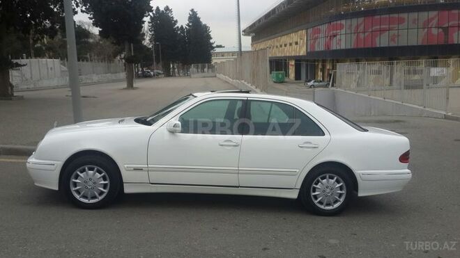 Mercedes E 220 2000, 239,000 km - 2.2 л - Bakı