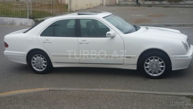 Mercedes E 220 2000, 239,000 km - 2.2 л - Bakı