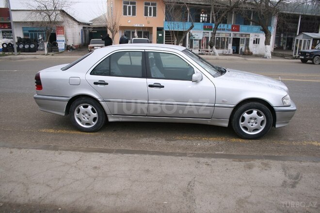 Mercedes C 200 2000, 147,000 km - 2.0 л - Göyçay