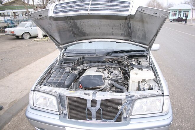 Mercedes C 200 2000, 147,000 km - 2.0 л - Göyçay