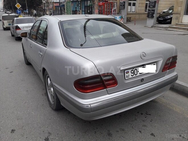 Mercedes E 220 2002, 330,000 km - 2.2 l - Bakı