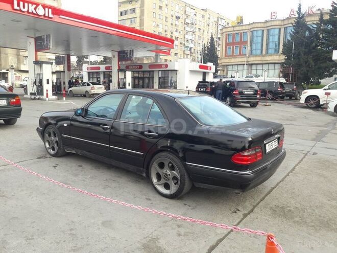 Mercedes E 240 1997, 328,000 km - 2.4 л - Bakı