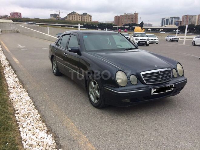 Mercedes E 220 2001, 351,896 km - 2.2 l - Bakı