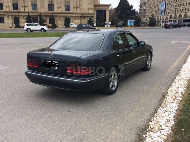 Mercedes E 220 2001, 351,896 km - 2.2 l - Bakı