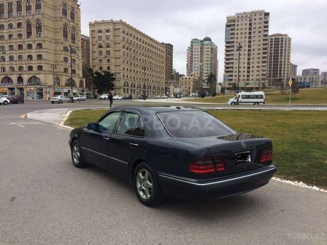 Mercedes E 220 2001, 351,896 km - 2.2 l - Bakı
