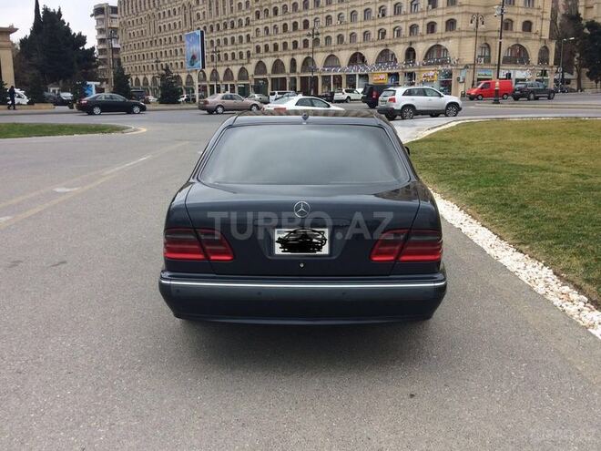 Mercedes E 220 2001, 351,896 km - 2.2 l - Bakı