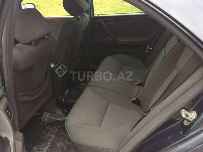 Mercedes E 220 2001, 351,896 km - 2.2 l - Bakı