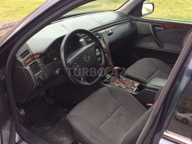 Mercedes E 220 2001, 351,896 km - 2.2 l - Bakı
